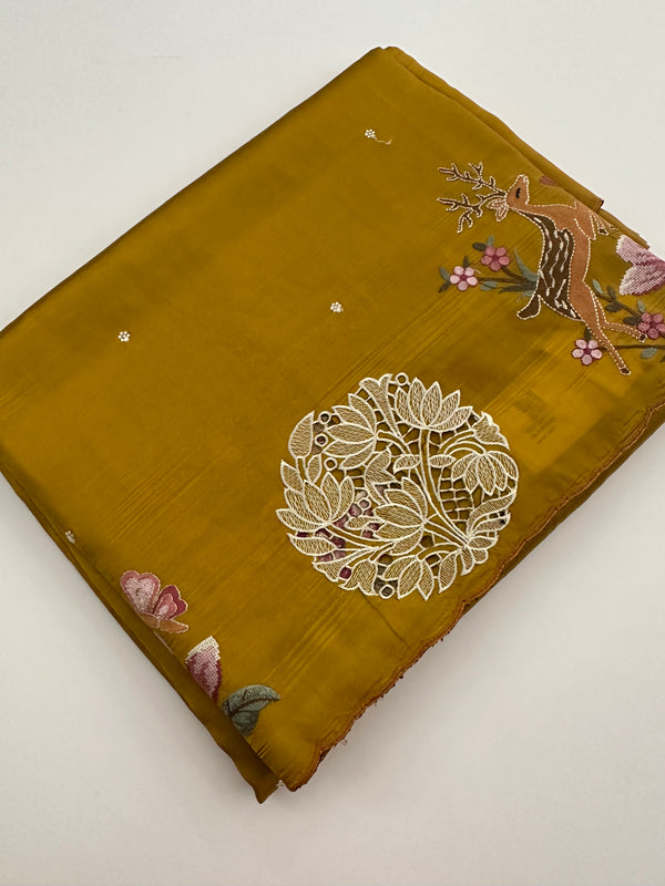 ButterSilk Tussar Sarees are back in stock🌹
Comes with aari work and scallop style borders and cutwork buttas🌹-JU18