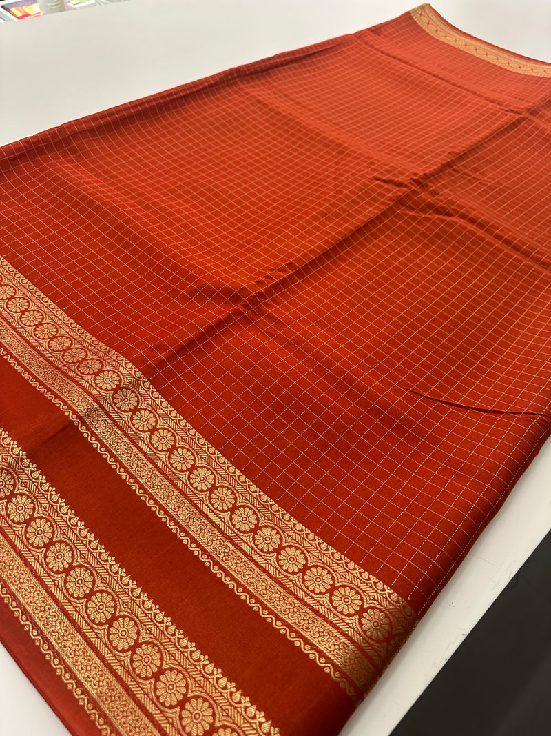 Banarasi crêpe sarees with contrast blouse piece🌹 comes in rich border and small Checks -AU6