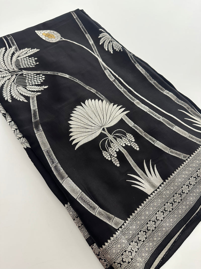 Pure Banarsi Crepe Silk Saree,, silver and gold weaving all over 🌹-AU15
