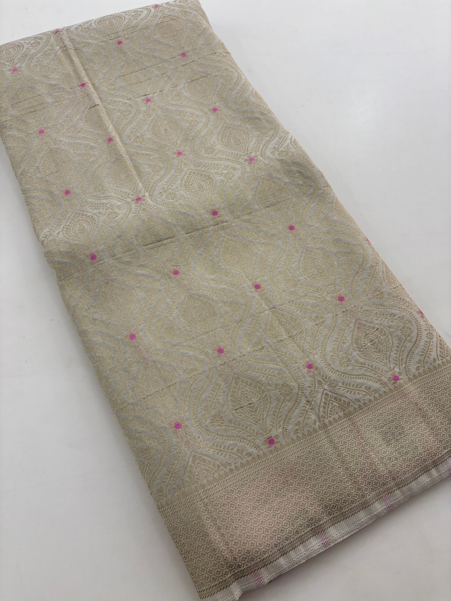 Crush Banarsi Cream Georgette Fancy Saree with pink bindi butties all over 🌹-JU16