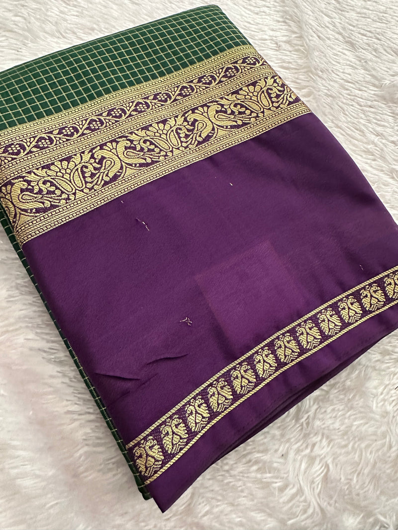 Crepe Silk Sarees in Gold weaving and Big Bentex Border,, comes in checkered pattern and contrast blouse piece 🌹
