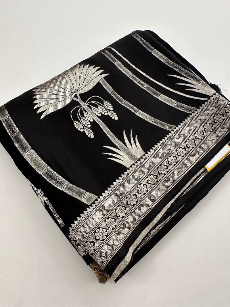 Pure Banarsi Crepe Silk Saree,, silver and gold weaving all over 🌹-AU15