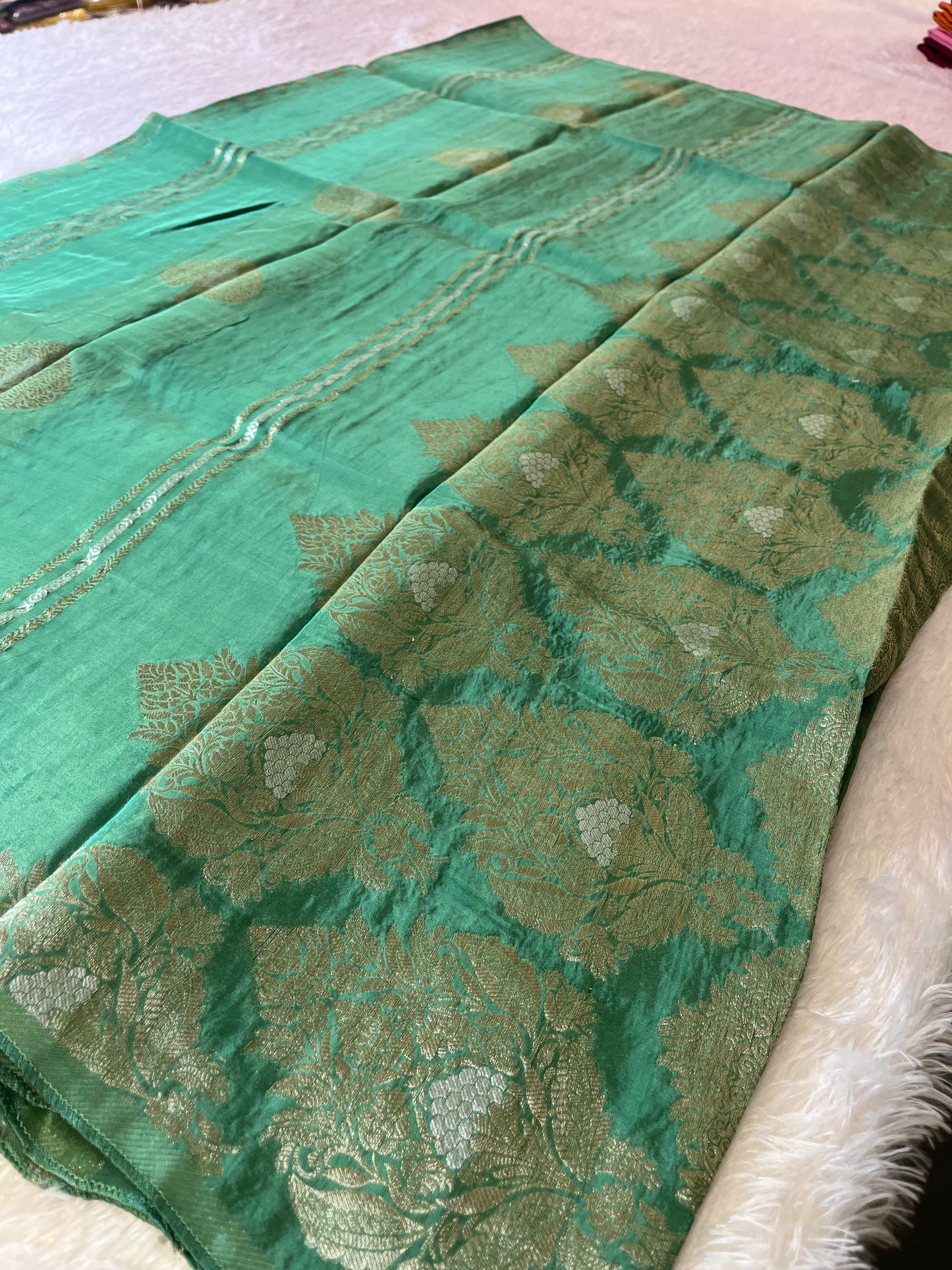 Fancy Chinnon Borderless