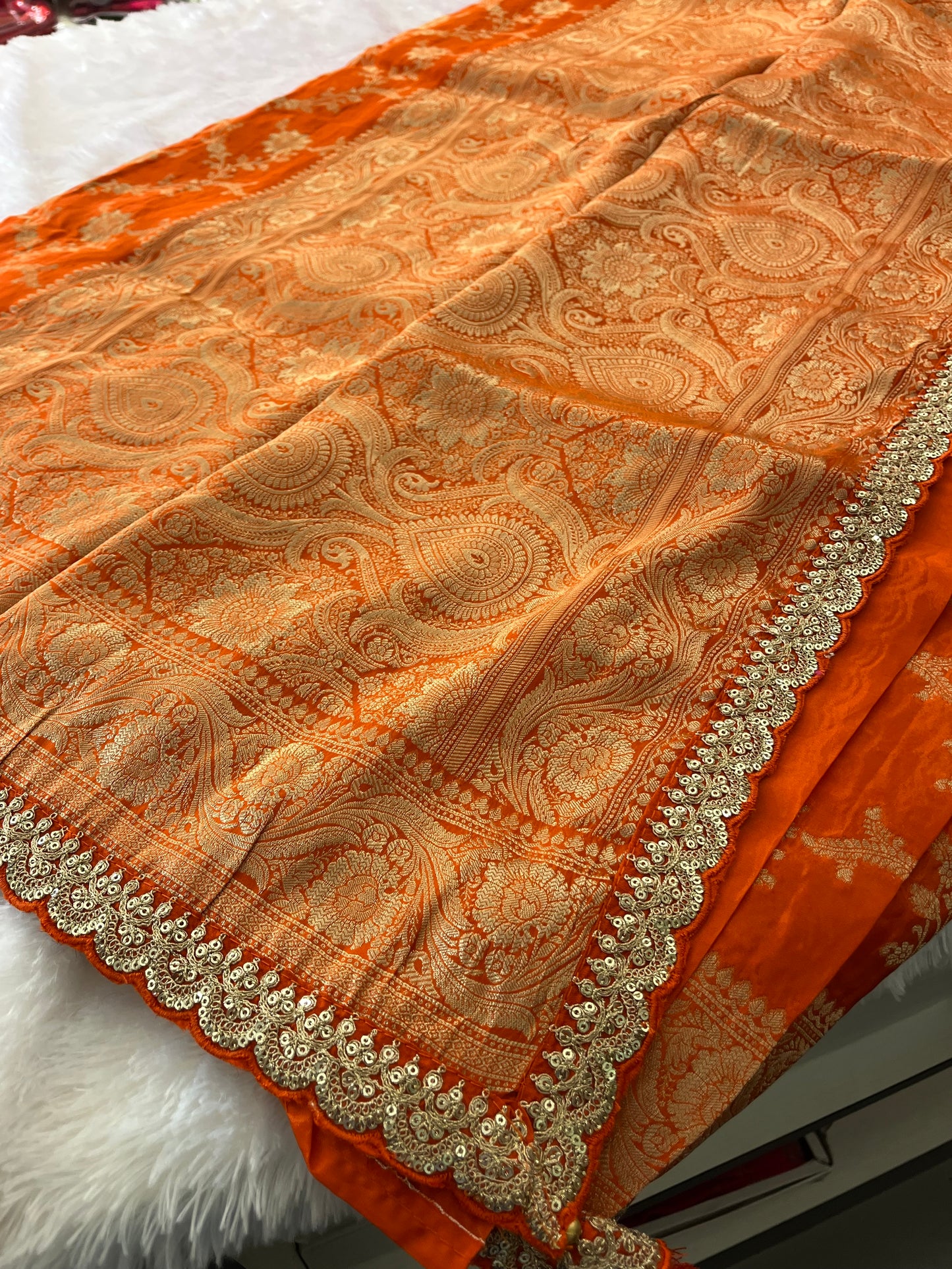 Banarasi Brocade Fancy scallop Border