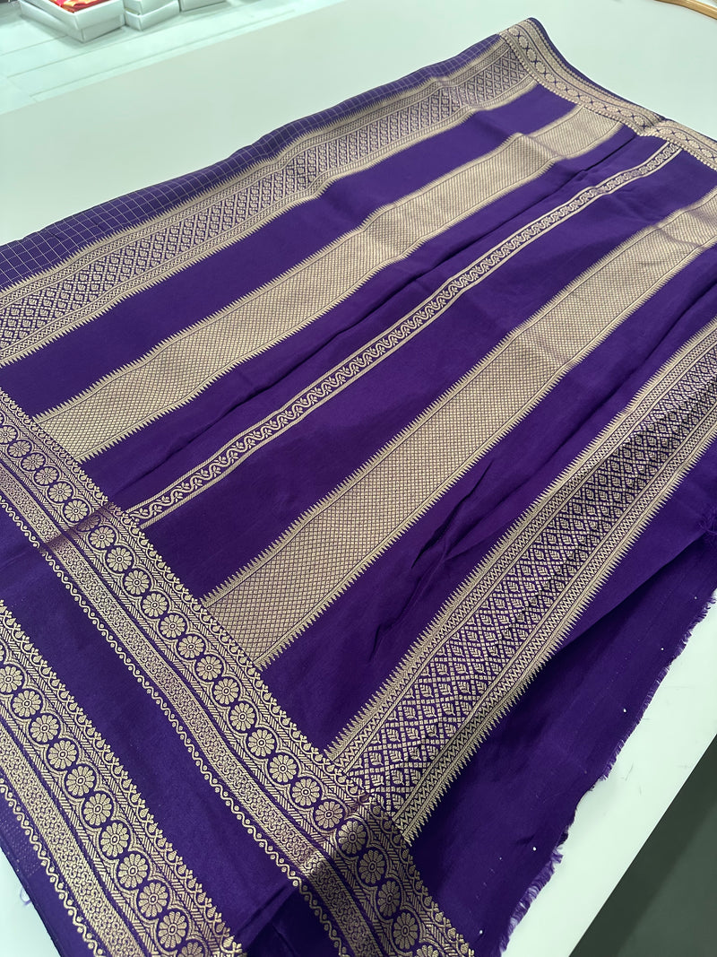 Banarasi crêpe sarees with contrast blouse piece🌹 comes in rich border and small Checks -AU6