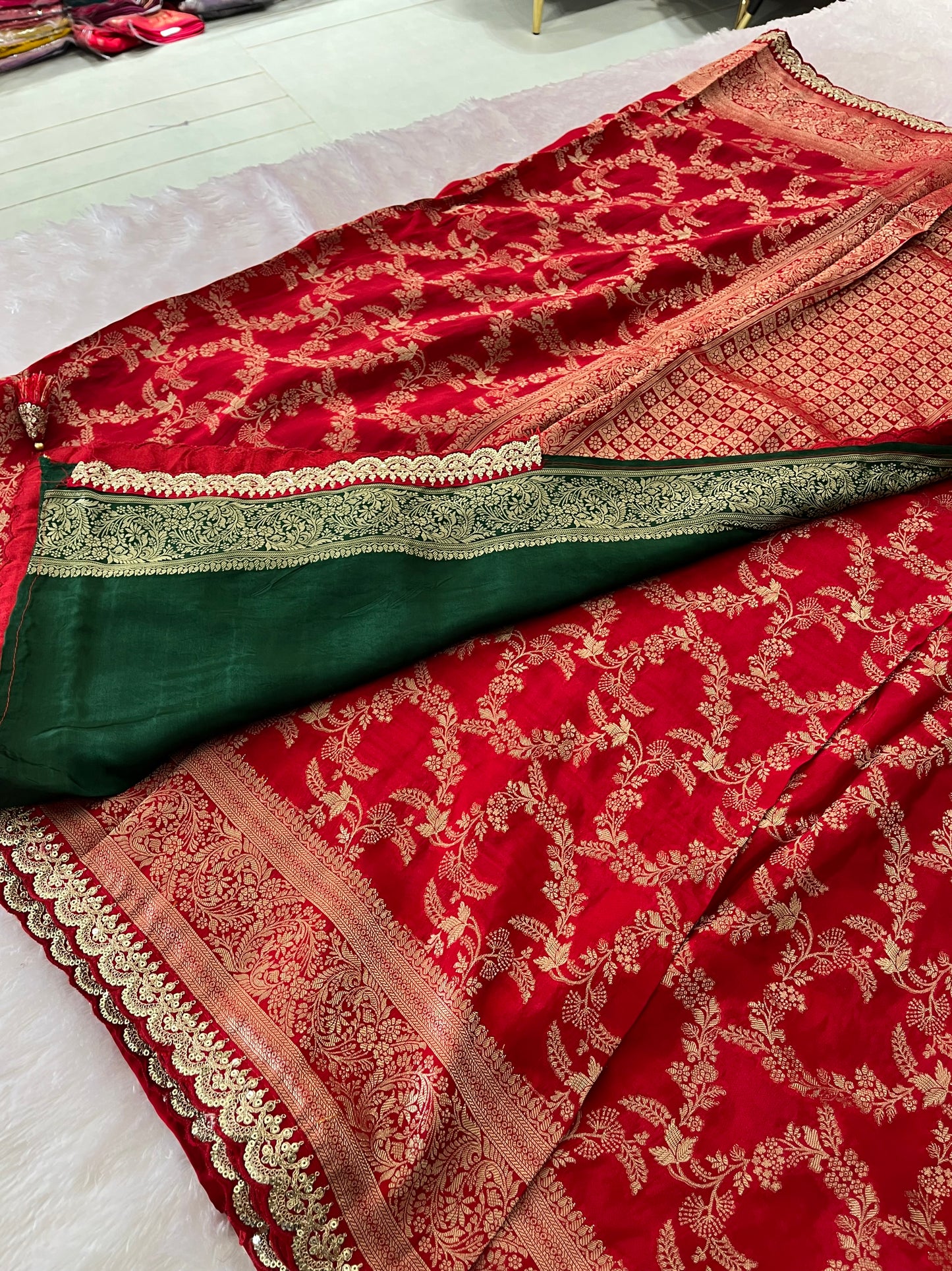 Banarasi Brocade Fancy scallop Border