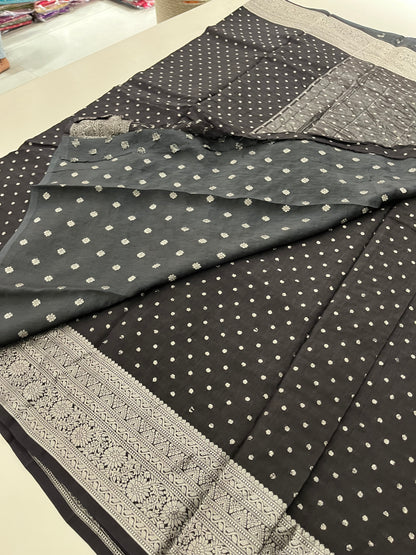 Ju9 Banarasi Crepe Silver