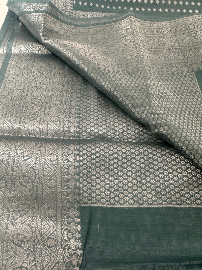Silver 1000 Butties Fancy Saree,, comes with rich silver pallu and silver brocade style blouse pice🌹-AU13