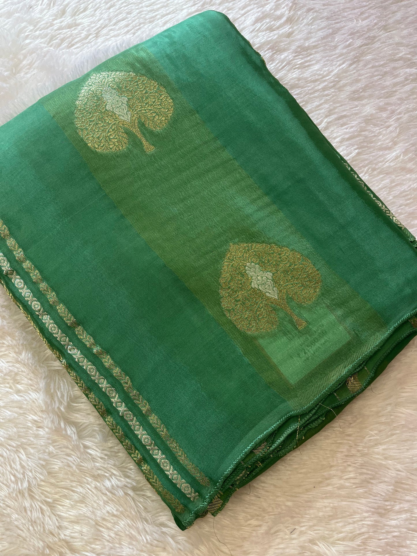 Fancy Chinnon Borderless