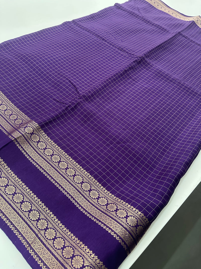 Banarasi crêpe sarees with contrast blouse piece🌹 comes in rich border and small Checks -AU6