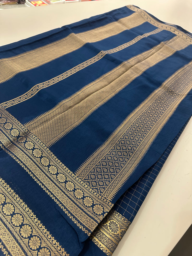 Banarasi crêpe sarees with contrast blouse piece🌹 comes in rich border and small Checks -AU6