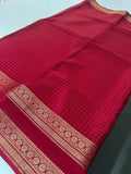 Banarasi crêpe sarees with contrast blouse piece🌹 comes in rich border and small Checks -AU6