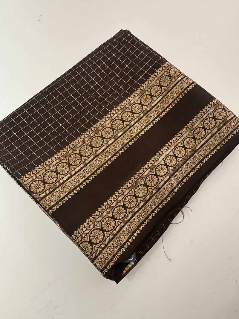 Banarasi crêpe sarees with contrast blouse piece🌹 comes in rich border and small Checks -AU6