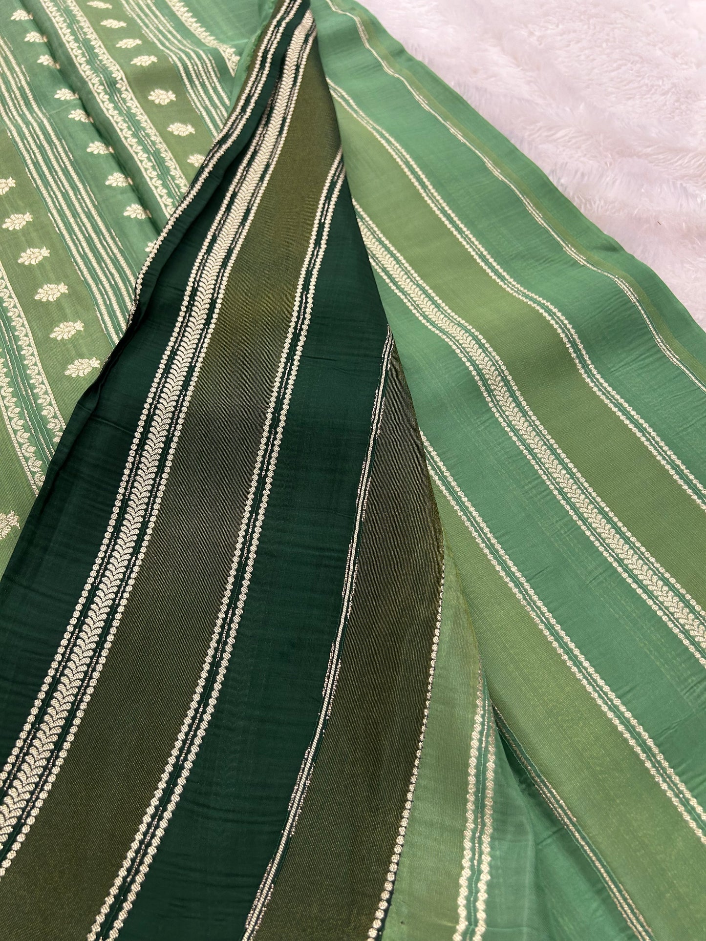 DESIGNER PARTYWEAR SAREE WITH CONTRAST BLOUSE-PISTA X BOTTLE GREEN