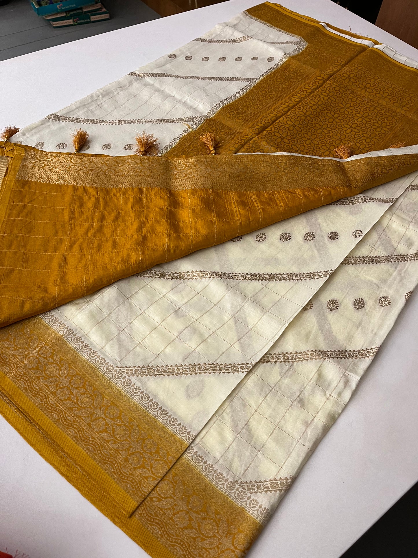 Ju11 Designer Jute Chinnon