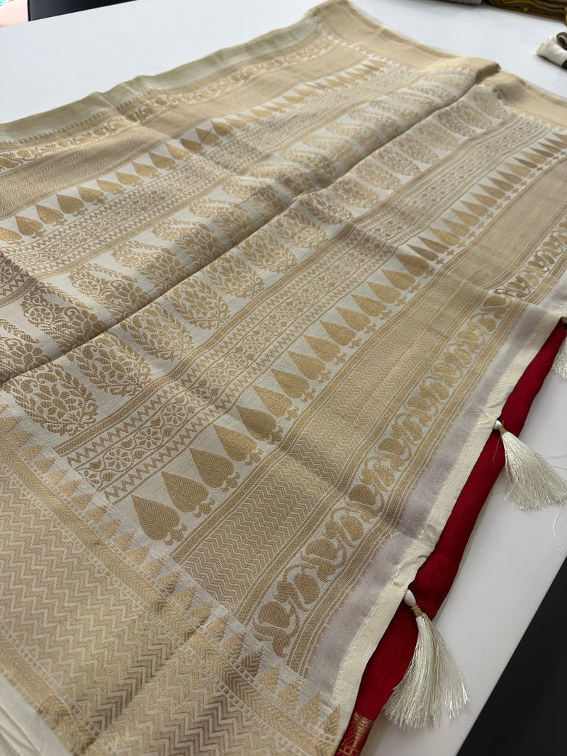 Designer Soft Tussar Silk Fabric saree with small temple design border,, comes with contrast blouse piece with border..🌹-AU1