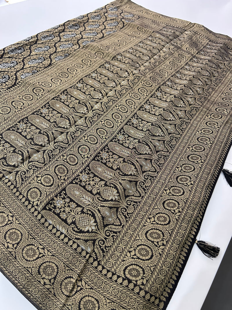 Crape Crush Georgette Sarees in gold and silver finish weaving comes in beautiful 3 Colors and Contrast blouse pieces🌹-JU31