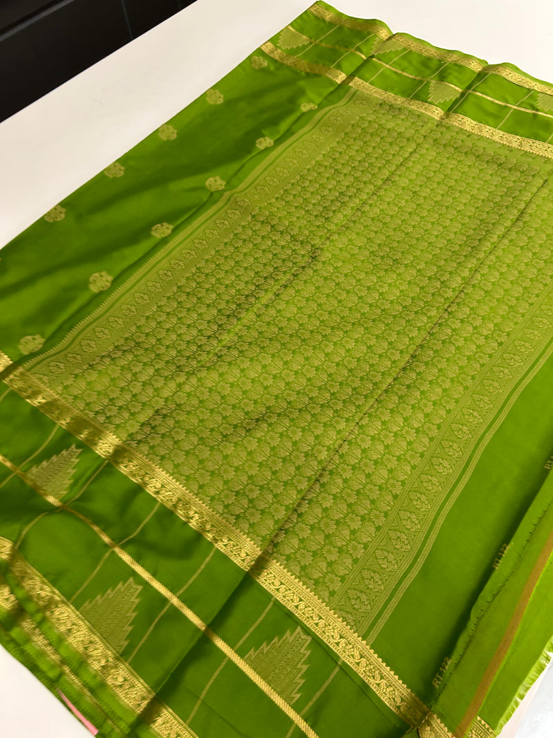 NEW Green and Light Pink Crepe Silk sarees at affordable range and beautiful self matching blouse and brocade style pallu 🌹