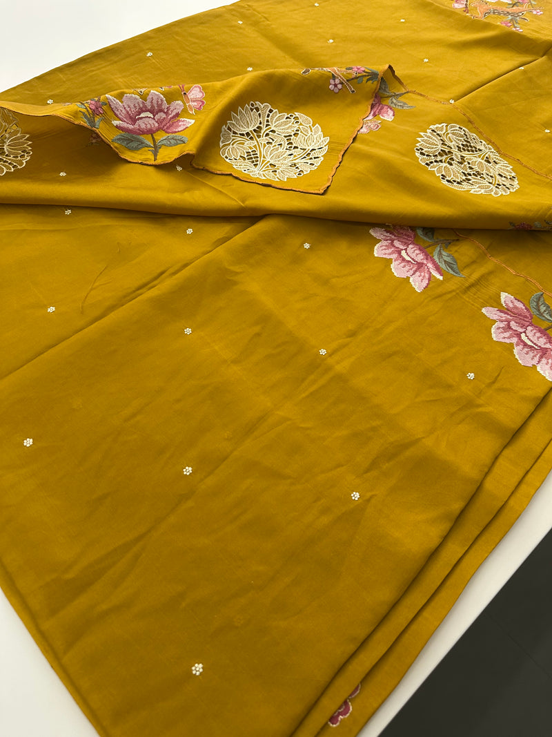 ButterSilk Tussar Sarees are back in stock🌹
Comes with aari work and scallop style borders and cutwork buttas🌹-JU18