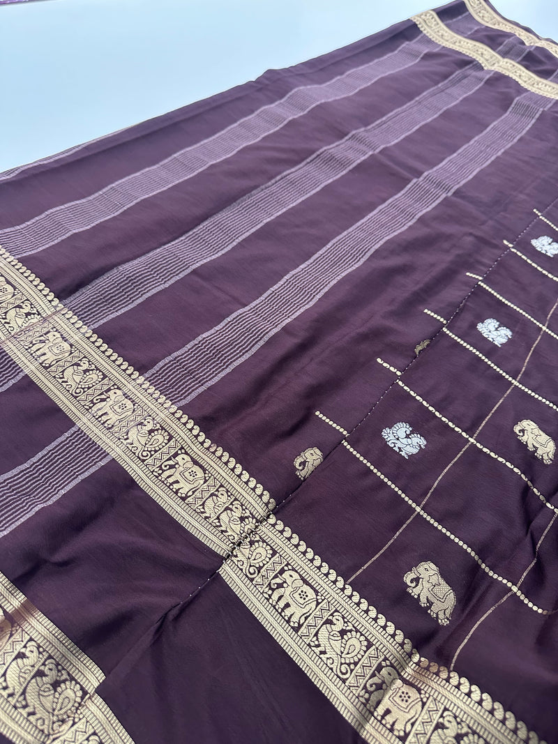 Premium Semi Mysore Silk sarees with silver and gold weavings and contrast blouse piece🌹-AU9