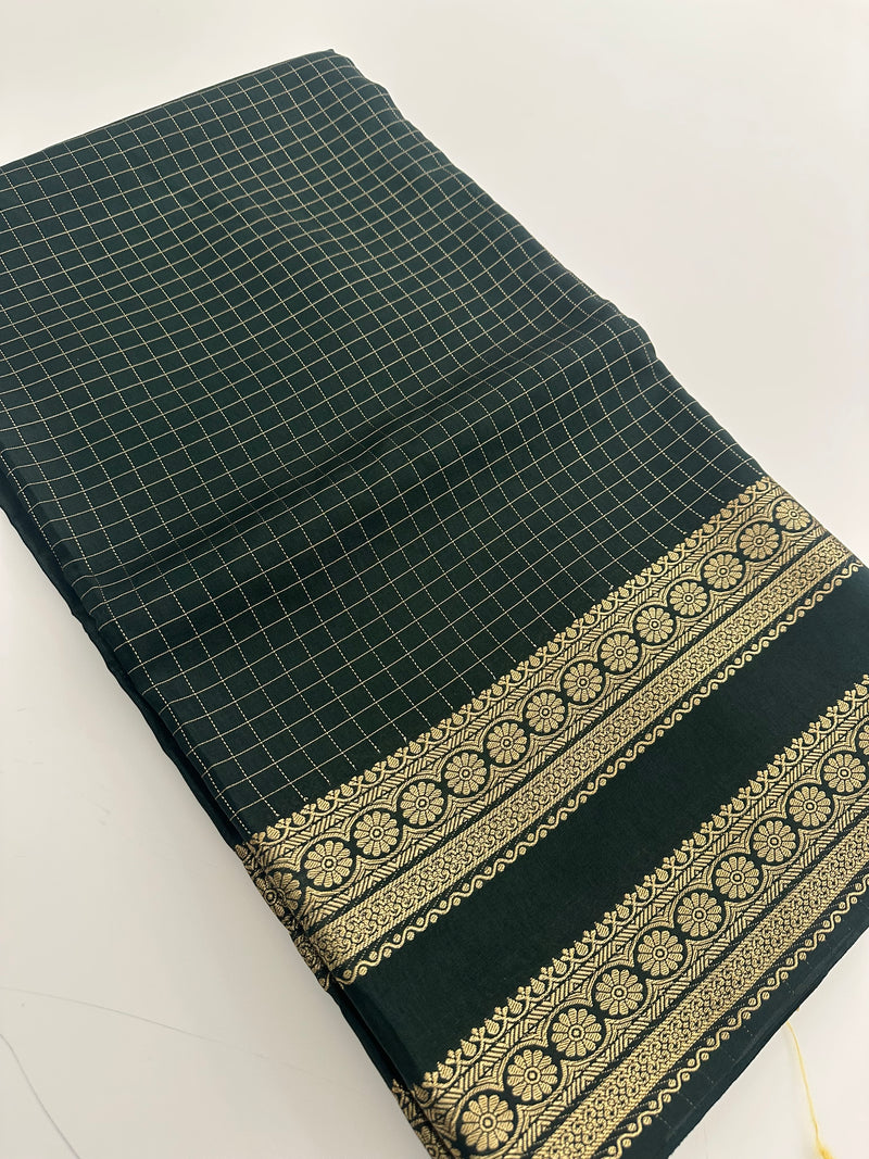Banarasi crêpe sarees with contrast blouse piece🌹 comes in rich border and small Checks -AU6