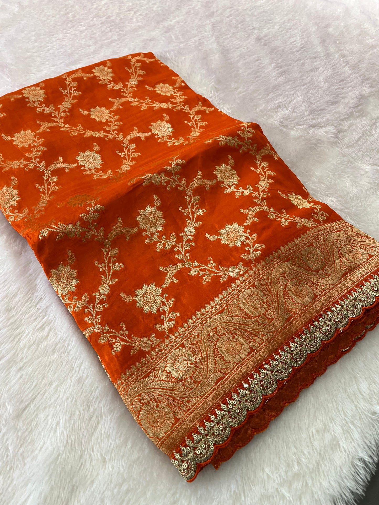 Banarasi Brocade Fancy scallop Border