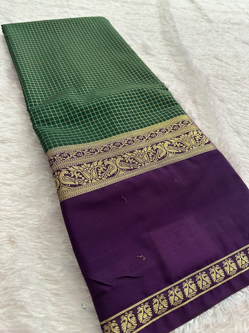 Crepe Silk Sarees in Gold weaving and Big Bentex Border,, comes in checkered pattern and contrast blouse piece 🌹