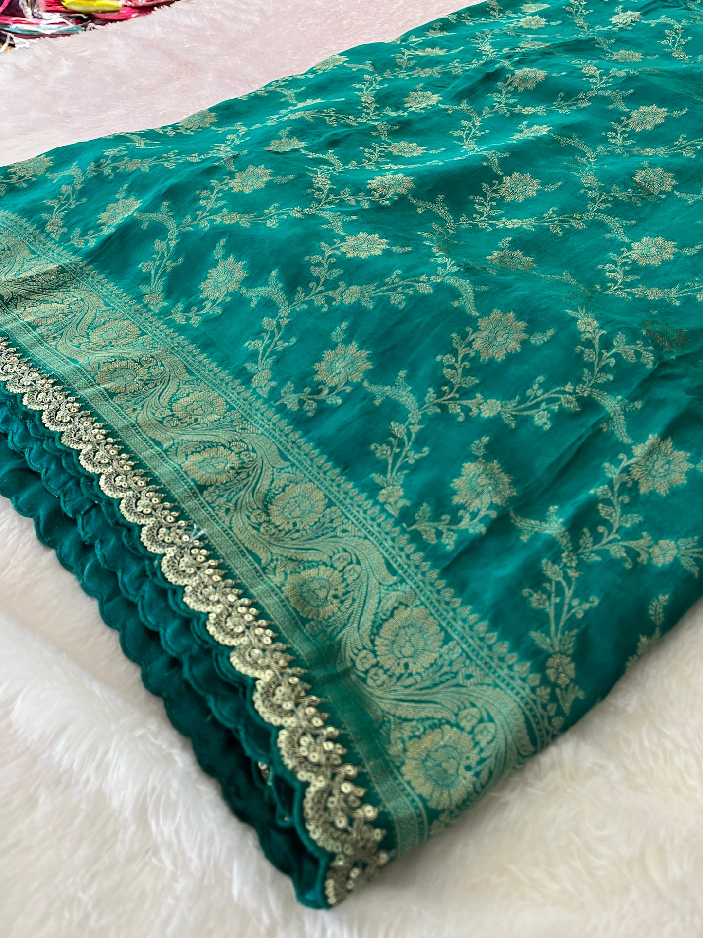 Banarasi Brocade Fancy scallop Border