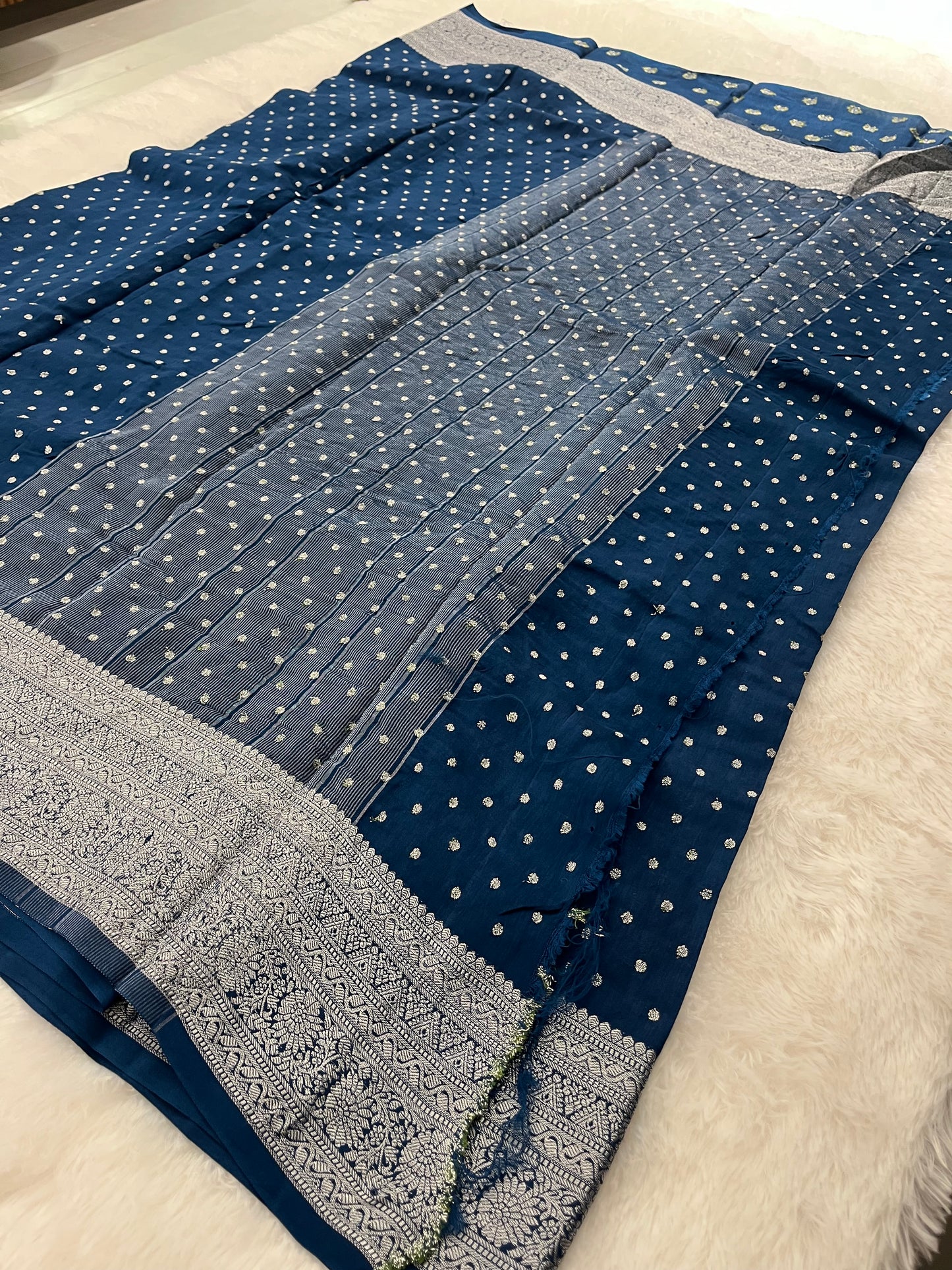 M7 Silver Dots kaddi fancy