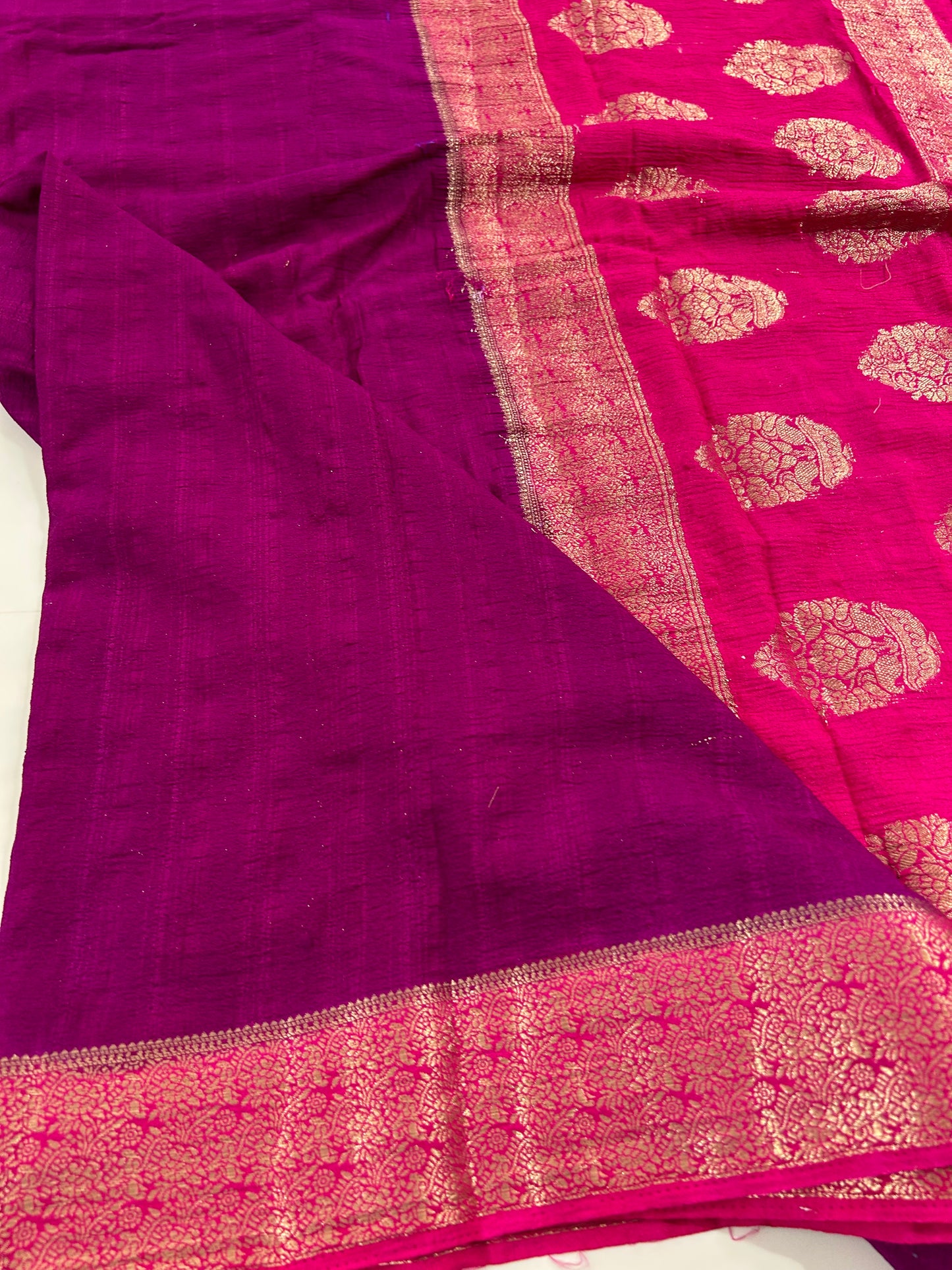 Magenta X red plain crush Georgette saree with contrast combination-DC16