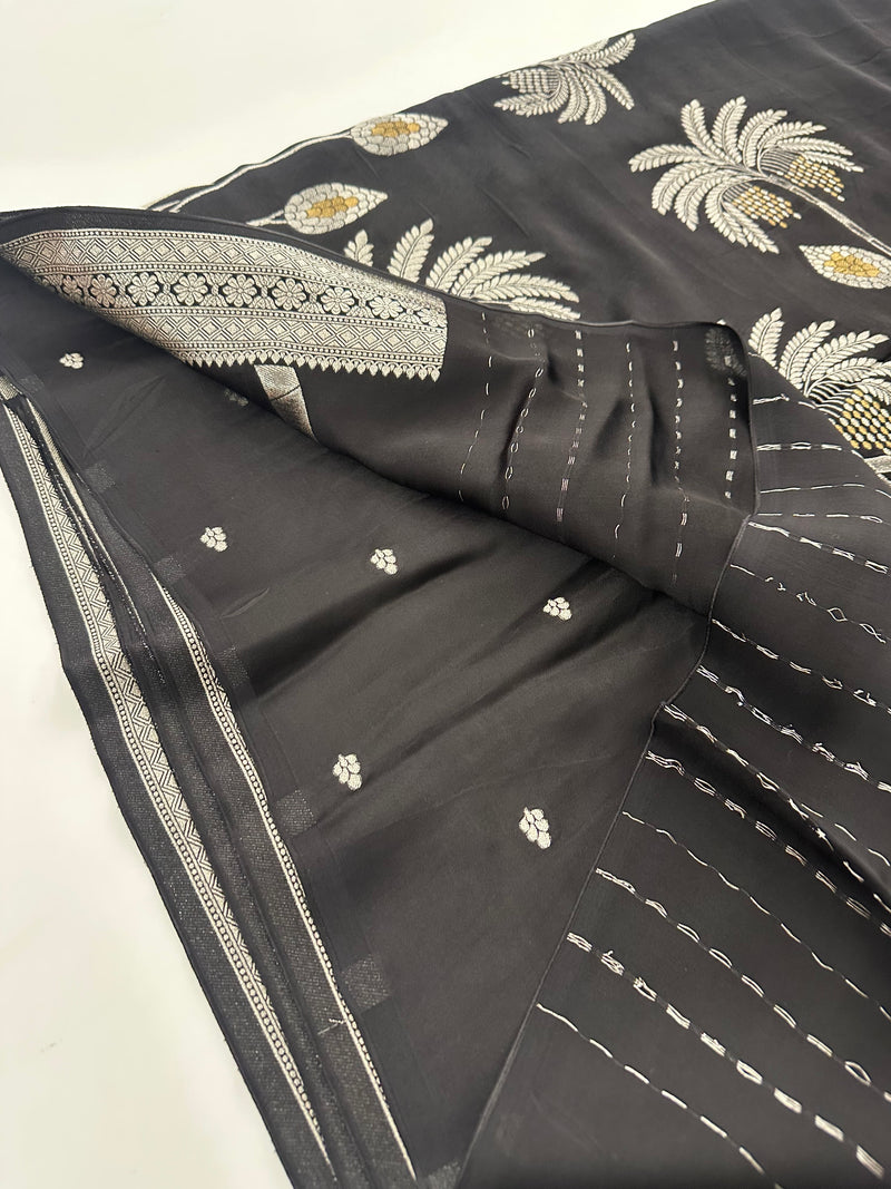 Pure Banarsi Crepe Silk Saree,, silver and gold weaving all over 🌹-AU15