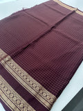 PRE ORDER(15 DAYS) Banarasi crêpe sarees with contrast blouse piece🌹 comes in rich border and small Checks
-AU6