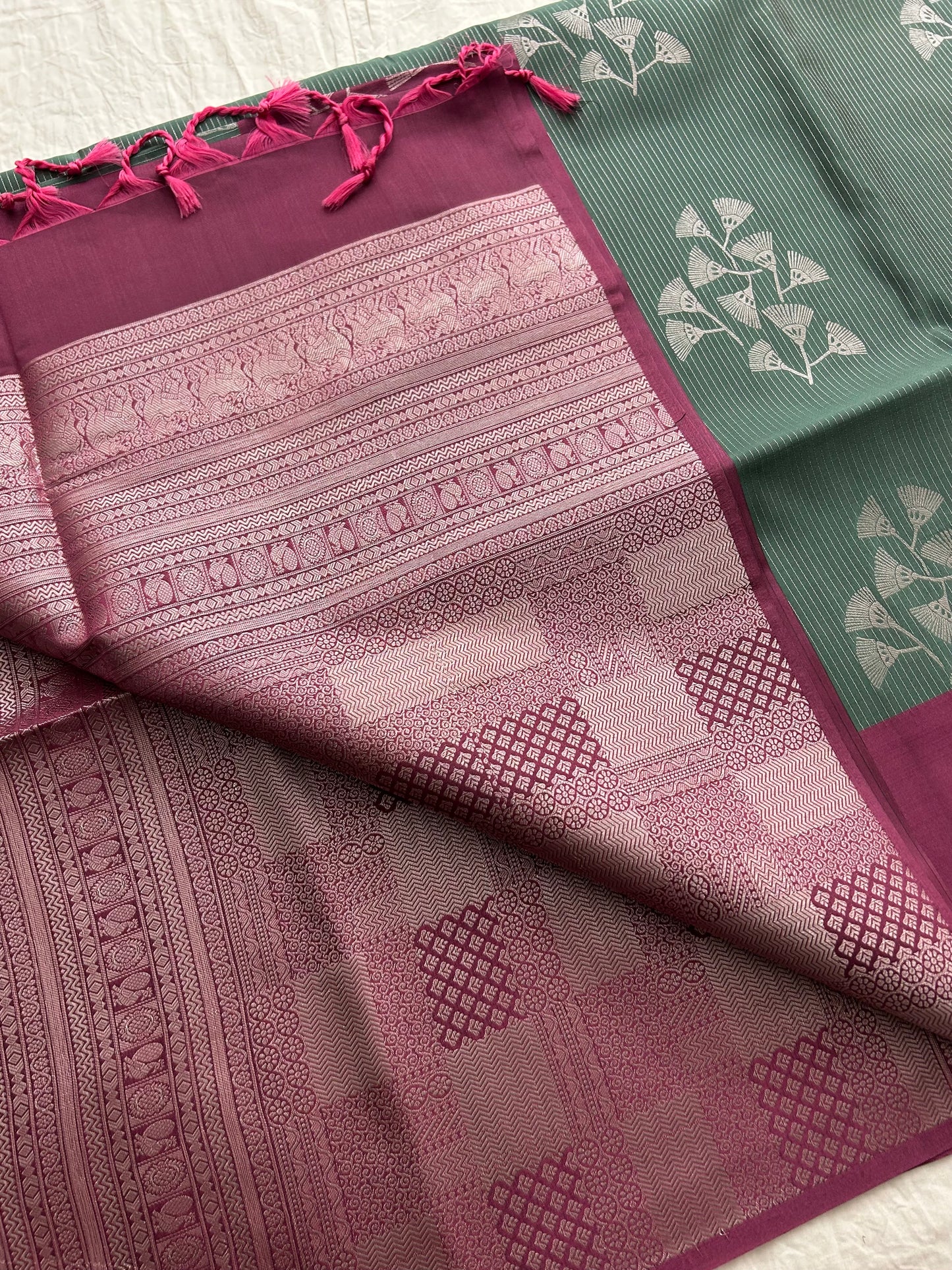 Ananta semi silk saree-light grey X magenta