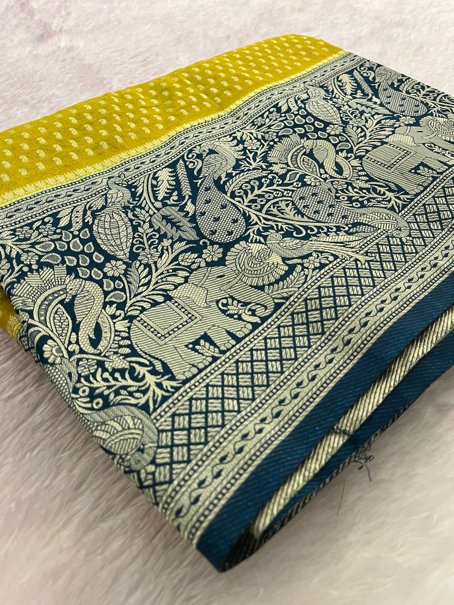 Kaddi Banarsi Small Butties Fancy