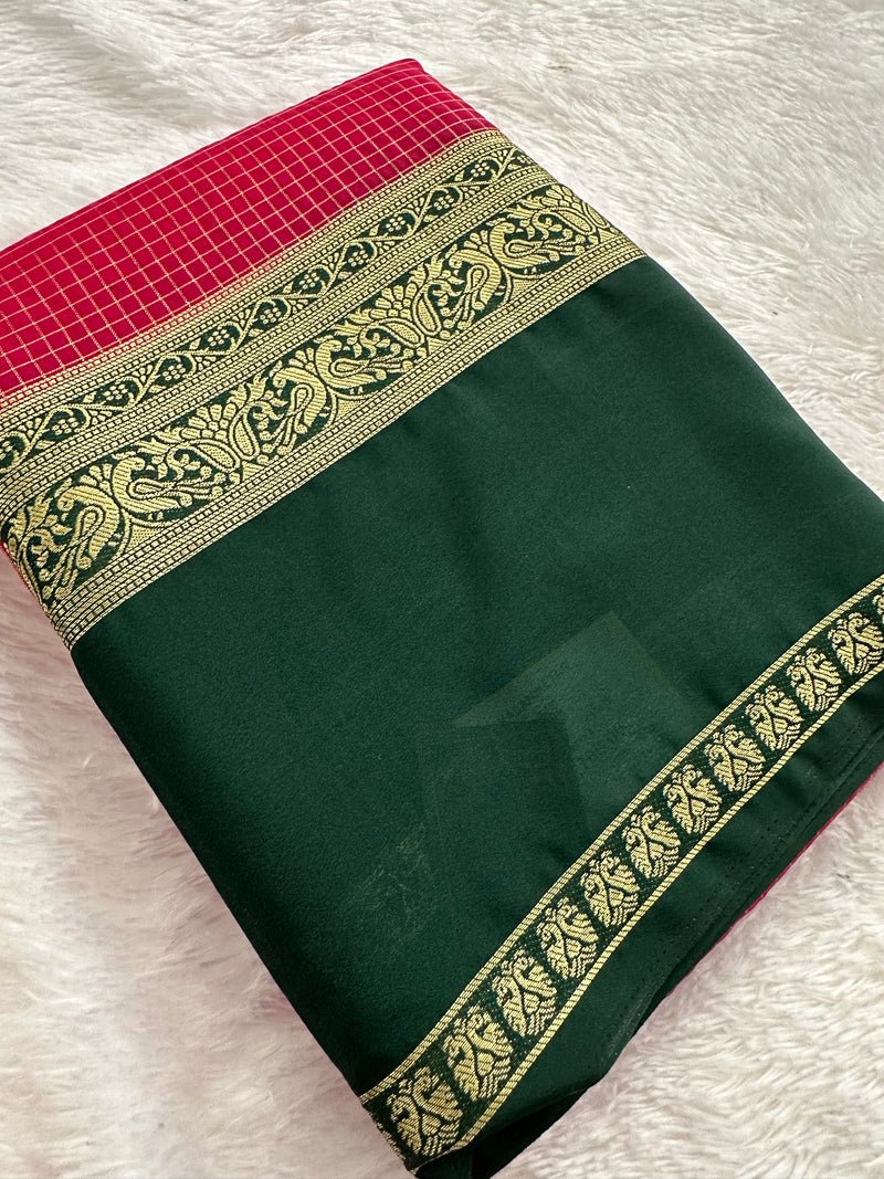Crepe Silk Sarees in Gold weaving and Big Bentex Border,, comes in checkered pattern and contrast blouse piece 🌹