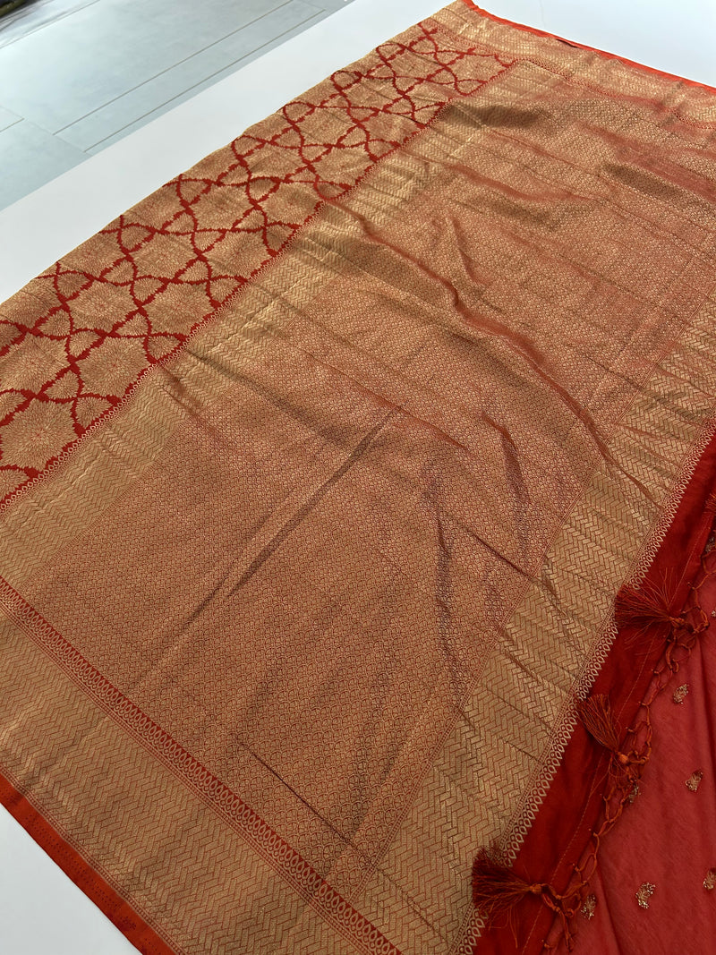 Rich Fancy Georgette Viscose Saree in Pastels and a Dark Shade♥️
Comes with Brocade buttas and butti self blouse ♥️ JU21
