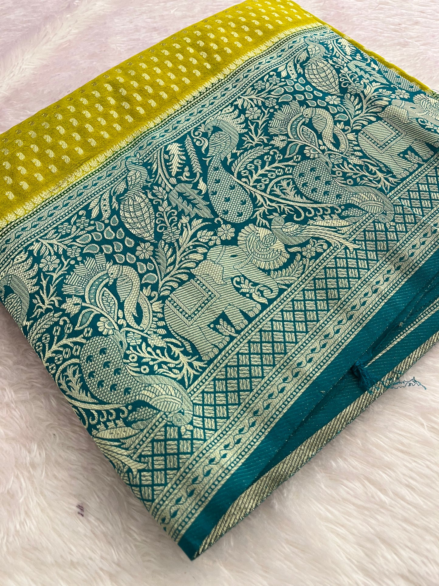 Kaddi Banarsi Small Butties Fancy