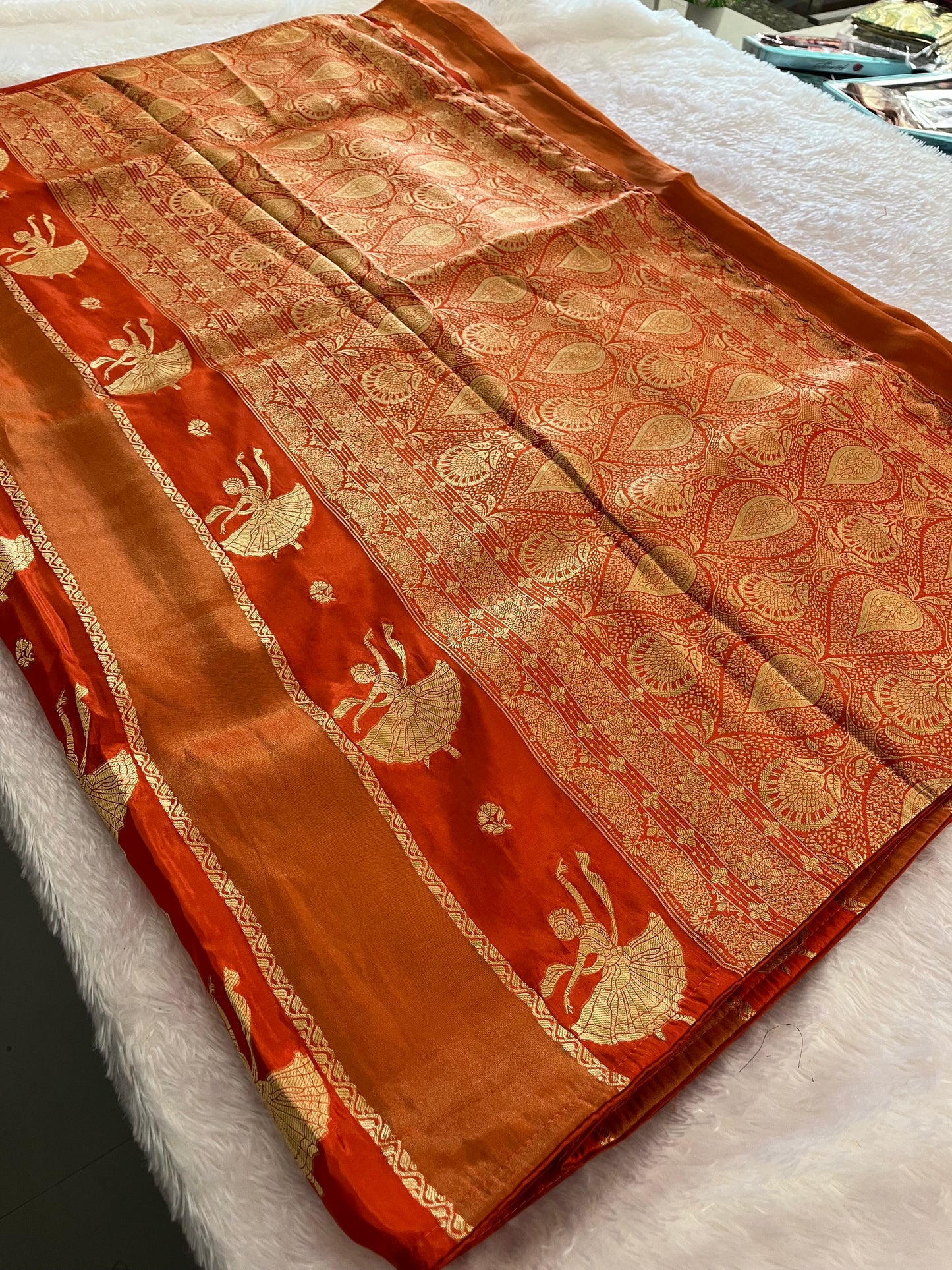 Dancing Dola Chinnon silk
