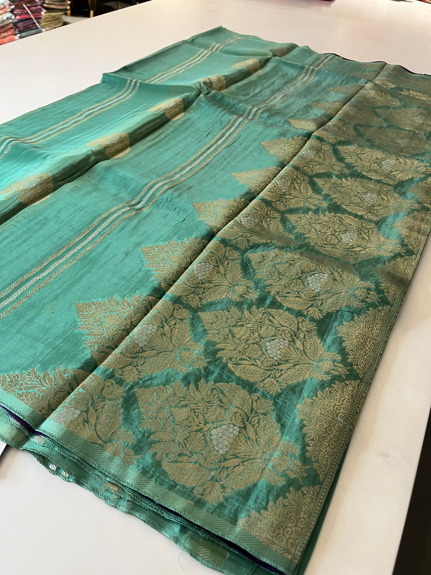 Fancy Chinnon Borderless