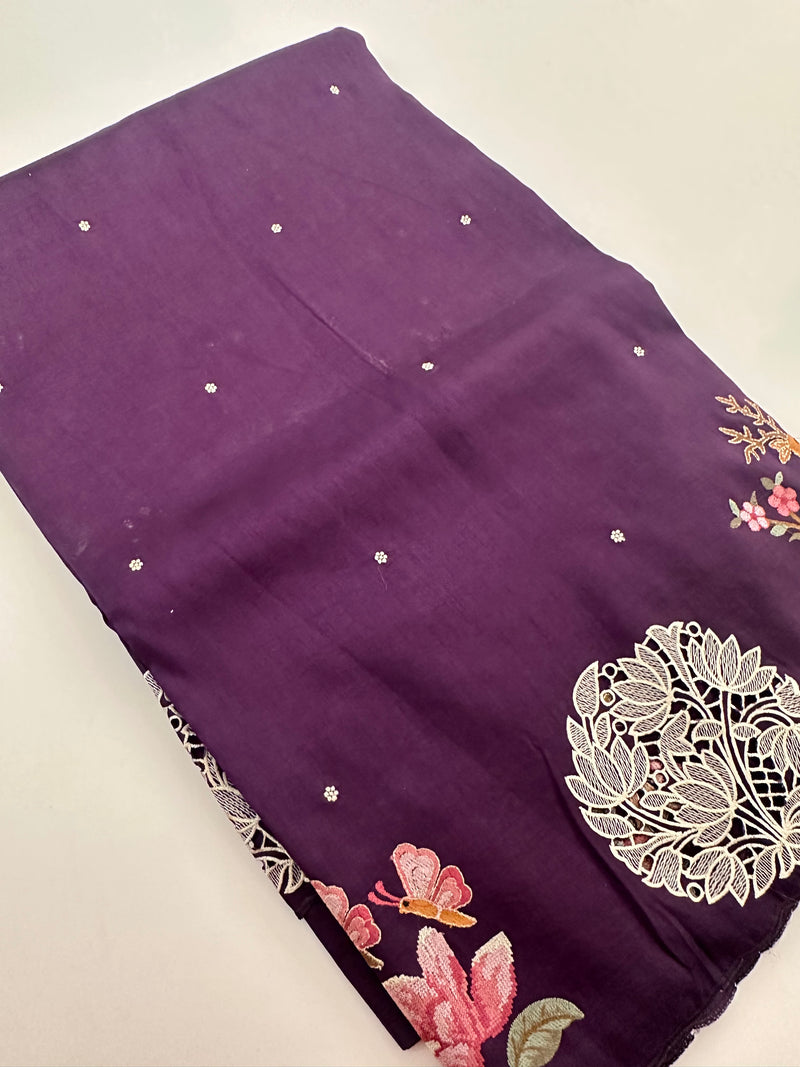ButterSilk Tussar Sarees are back in stock🌹
Comes with aari work and scallop style borders and cutwork buttas🌹-JU18