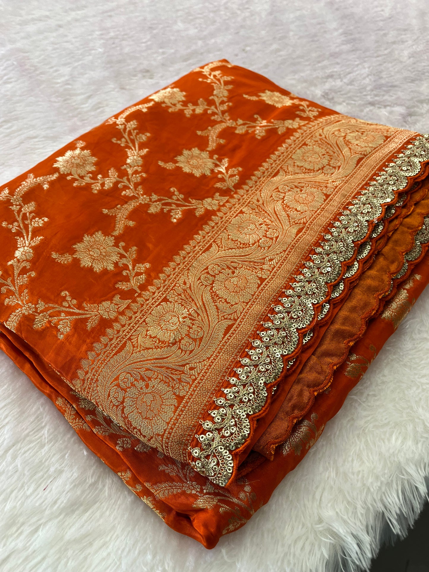Banarasi Brocade Fancy scallop Border
